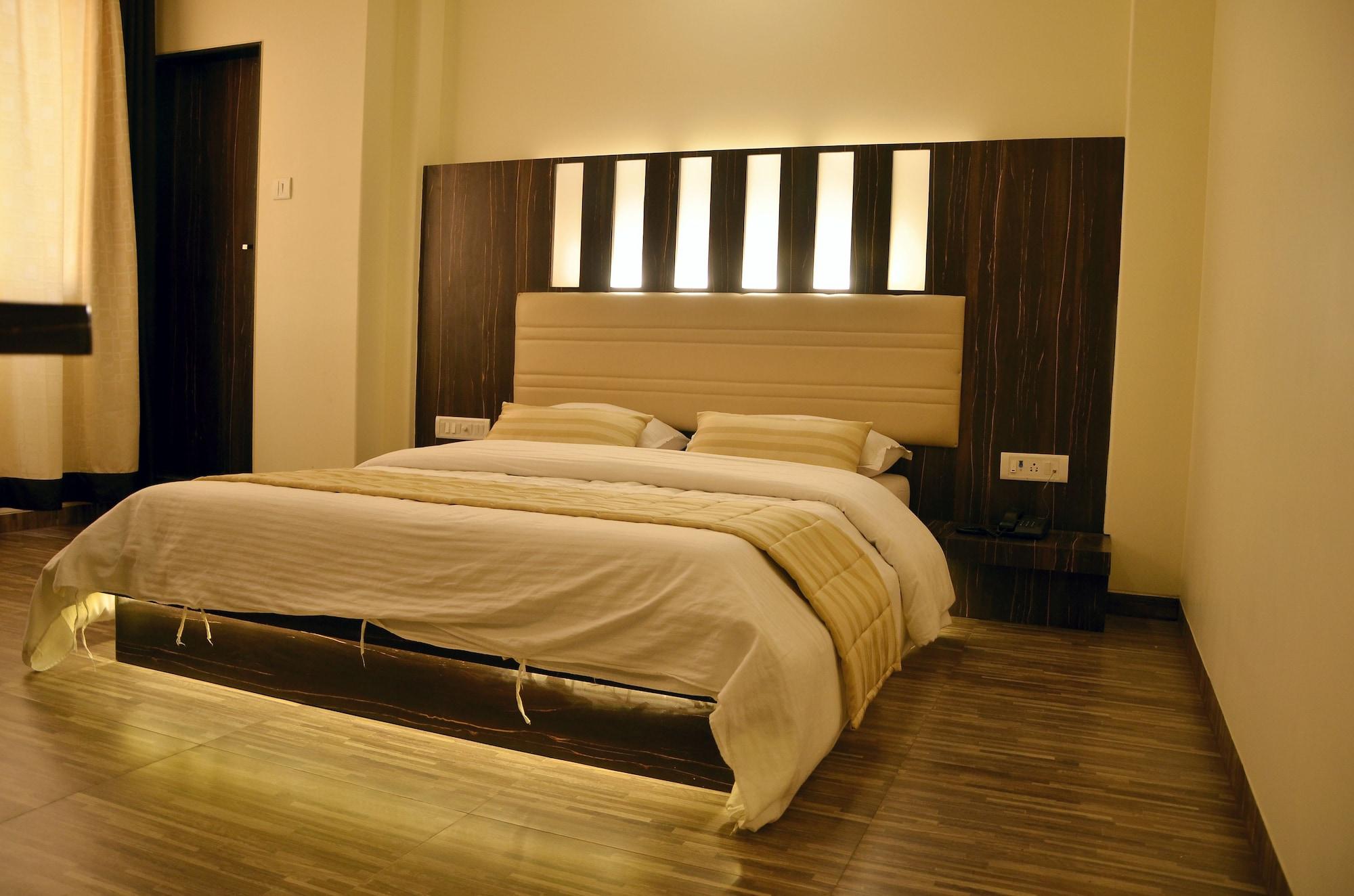 Hotel Alka Residency Тане Екстериор снимка