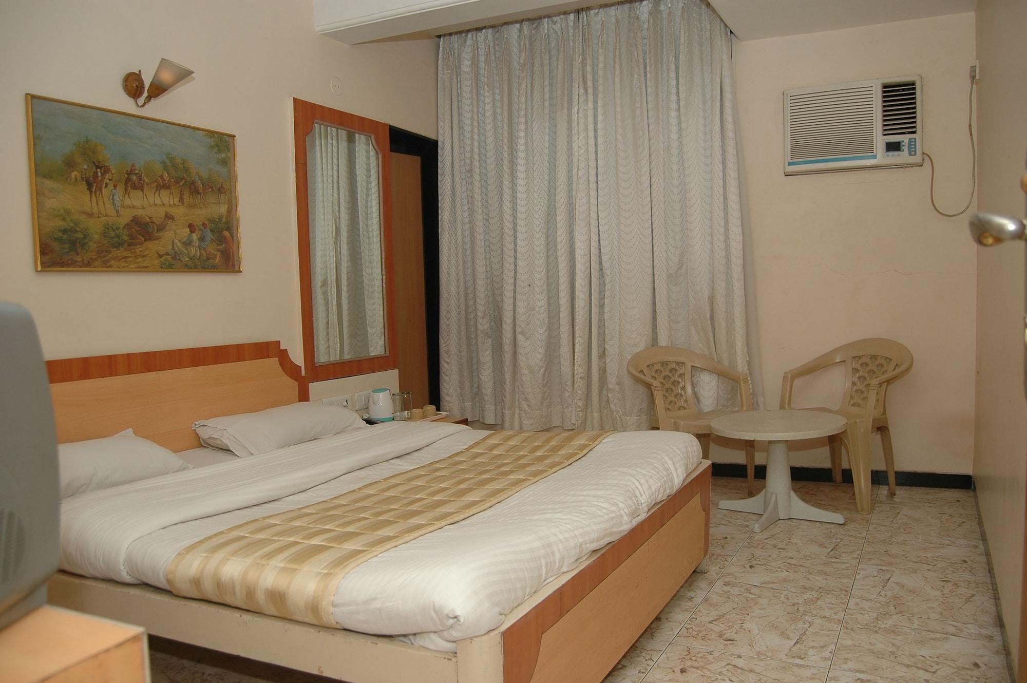 Hotel Alka Residency Тане Екстериор снимка