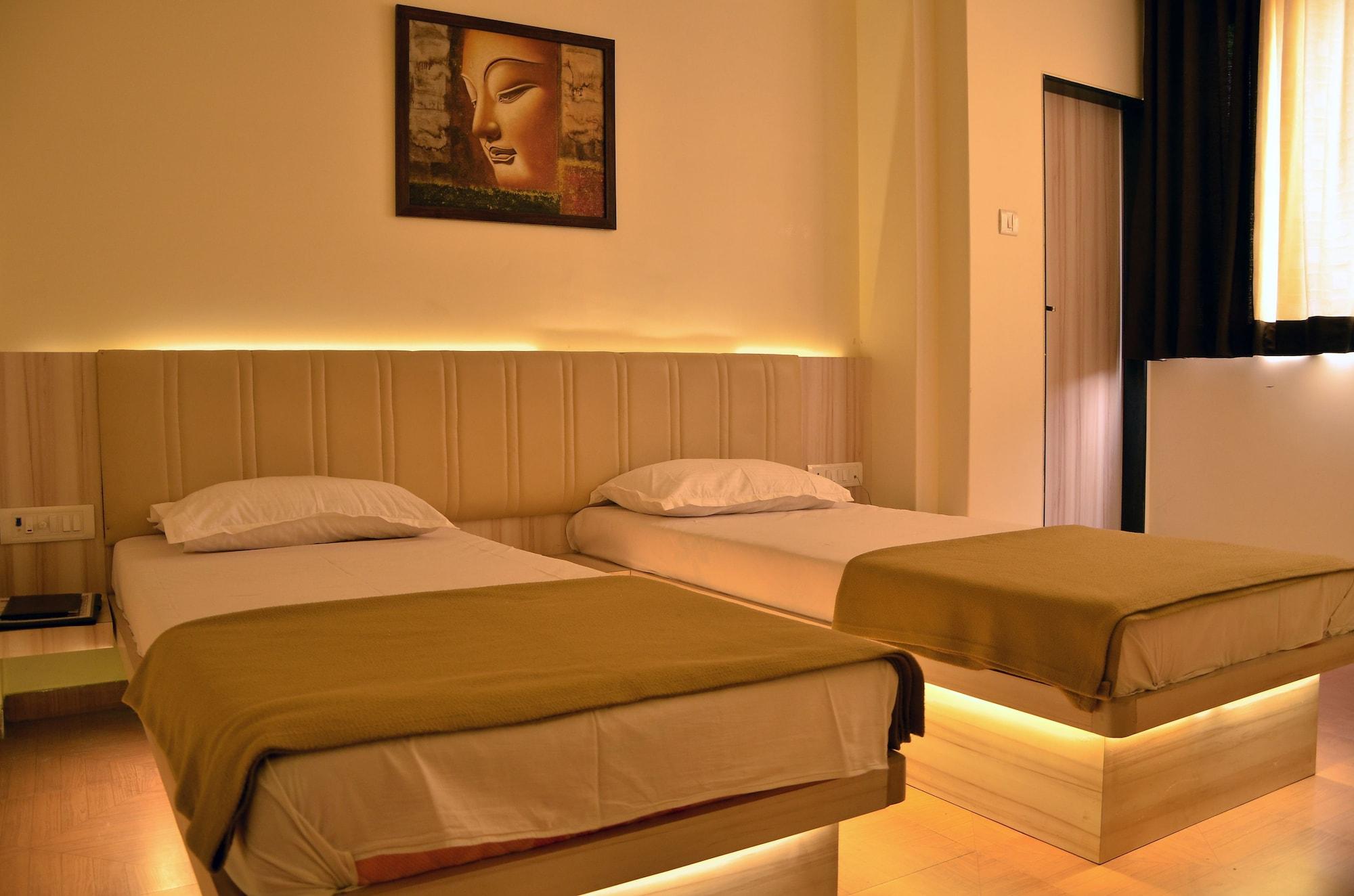 Hotel Alka Residency Тане Екстериор снимка