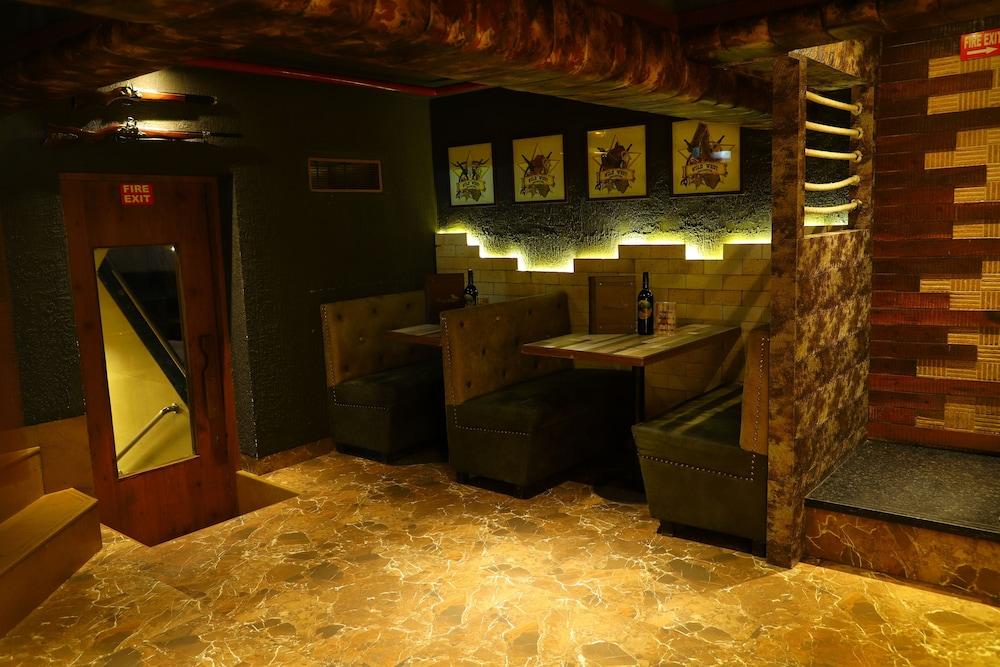 Hotel Alka Residency Тане Екстериор снимка