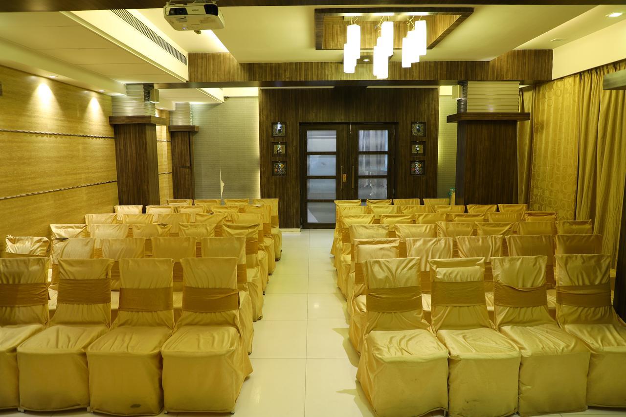Hotel Alka Residency Тане Екстериор снимка