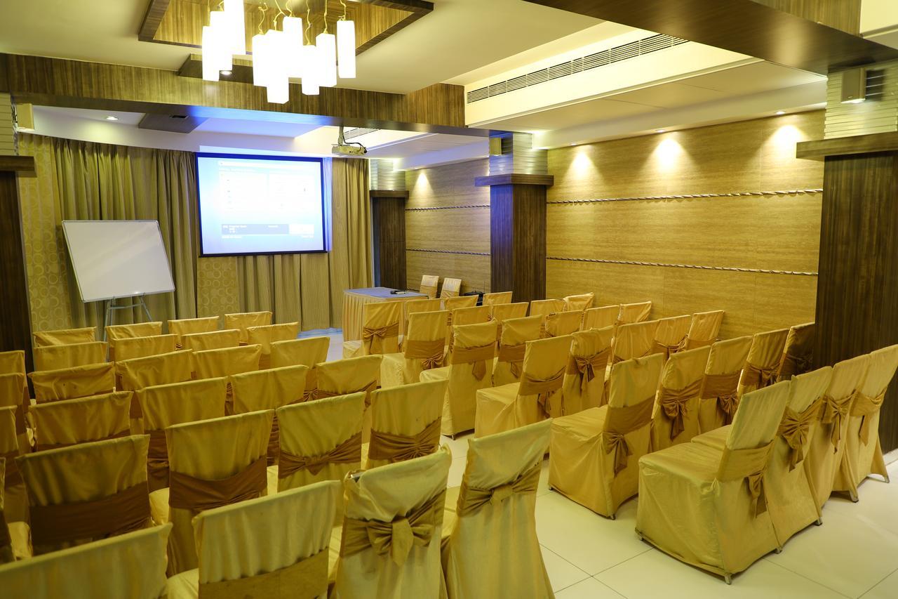 Hotel Alka Residency Тане Екстериор снимка